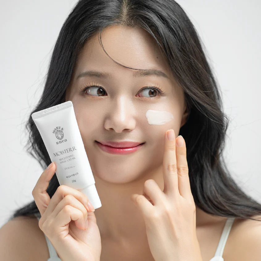 MOISTERR  BRIGHTENING MAGIC CREAM