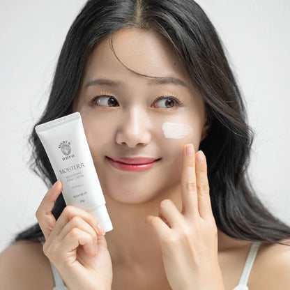 MOISTERR  BRIGHTENING MAGIC CREAM